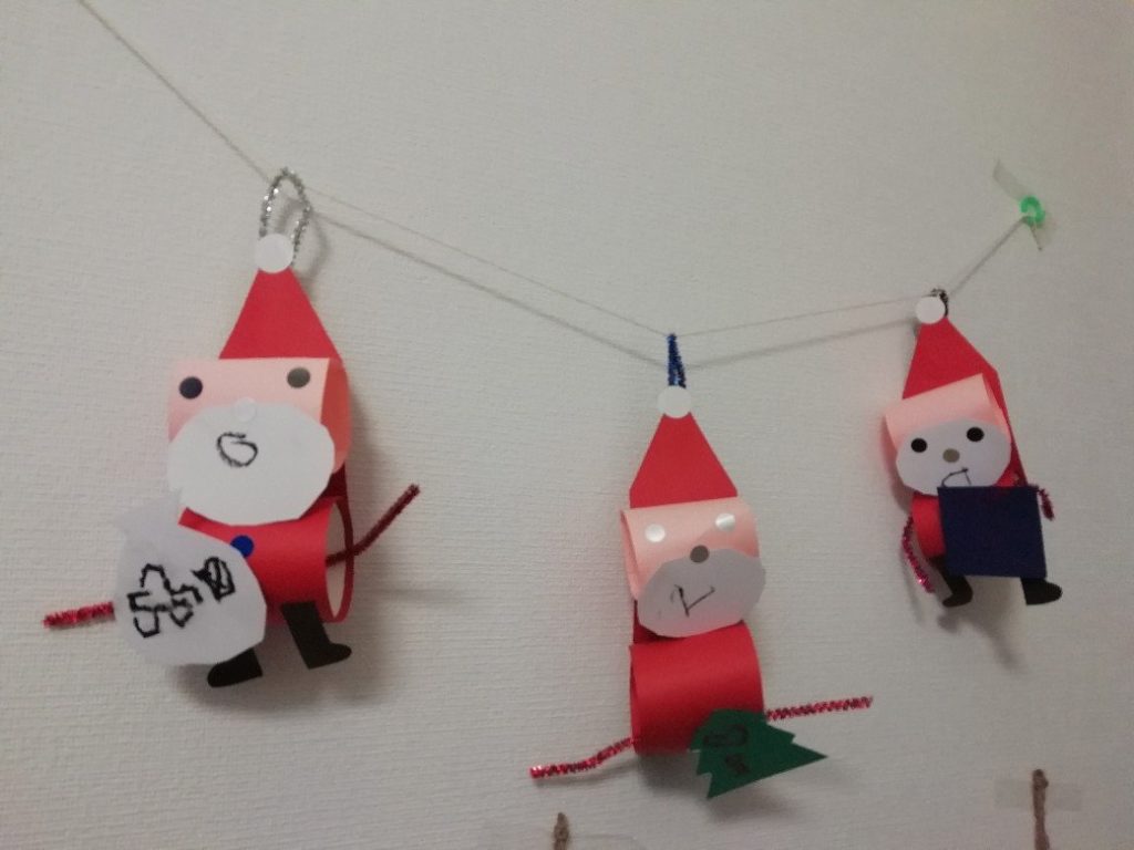 クリスマス 子供部屋をクリスマスで飾ろう 100均グッズと工作教室で作った 折り紙作品でデコレーション 旅 暮 子