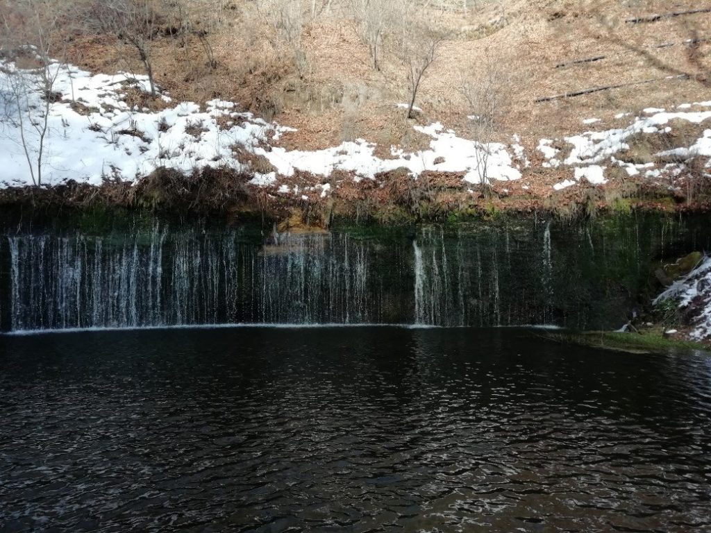 軽井沢 さくっと冬旅 子供も楽しい 冬の気軽な観光スポットは 白糸の滝 へ行ってみた 旅 暮 子